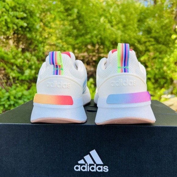 ❌ SOLD ❌ BNWT Adidas Racer TR21 Special Addition Love Unites - Picture 4 of 7